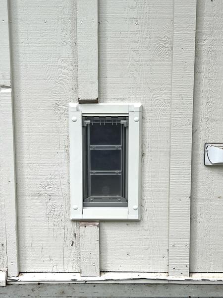 Wall installation Endura Flap — exterior